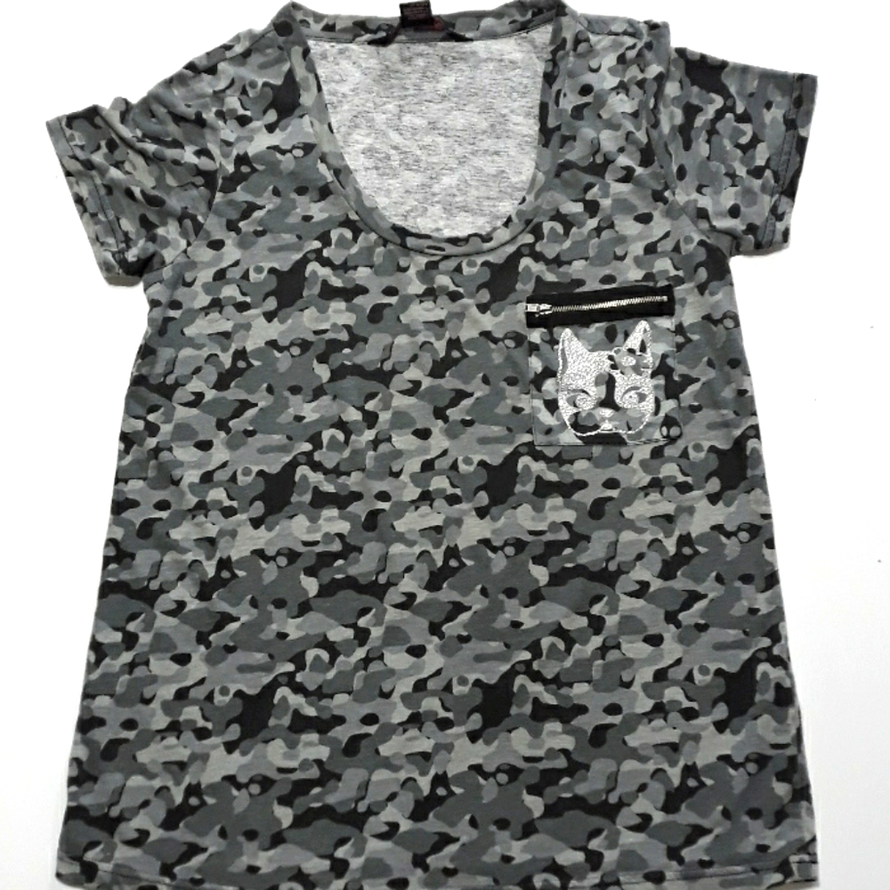 ♥️4 for $20      Scoop neck Rebecca Bonbon Tshirt